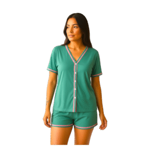 Conjunto Americano Ana Bellanuit verde com detalhes rosa – modelo feminino, manga curta e shorts, edição limitada.